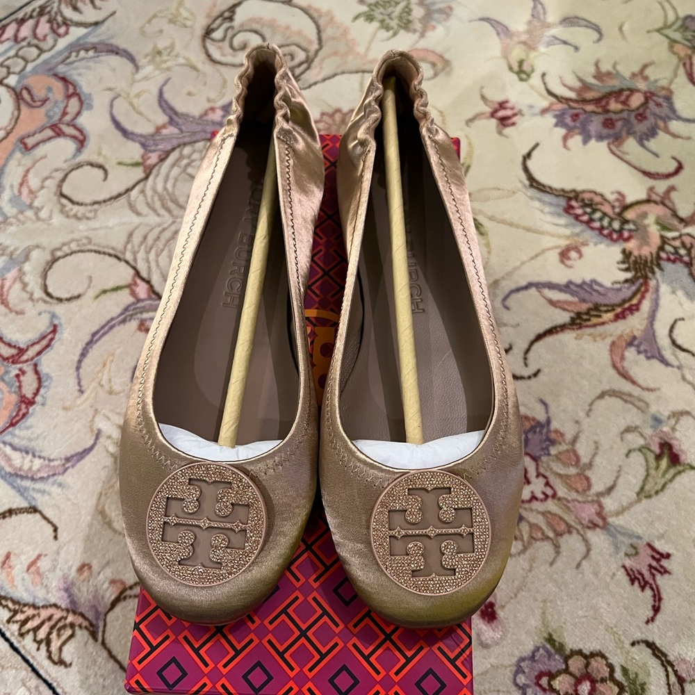 NWT MINNIE TRAVEL BALLET WITH PAVE LOGO